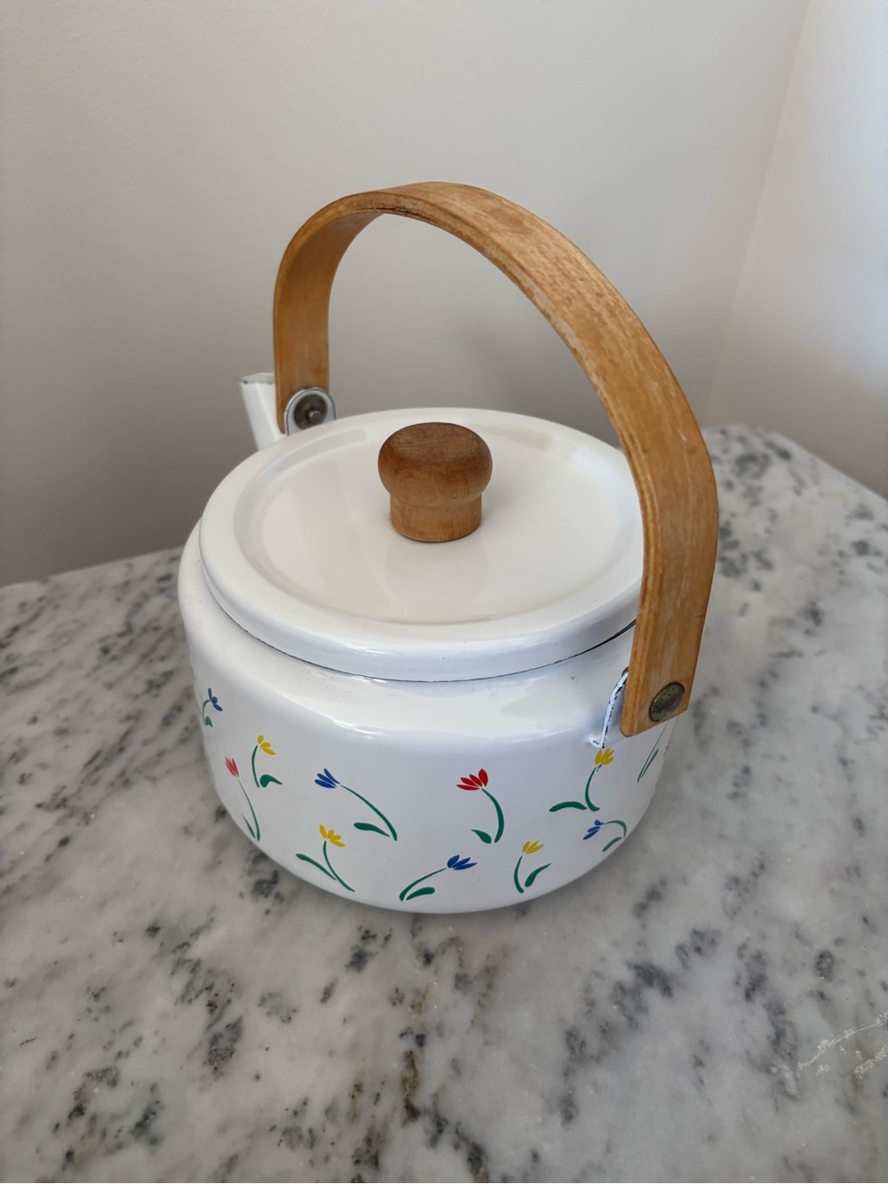White Floral Enamel Teapot with Wooden Handle - Picture 4 of 4